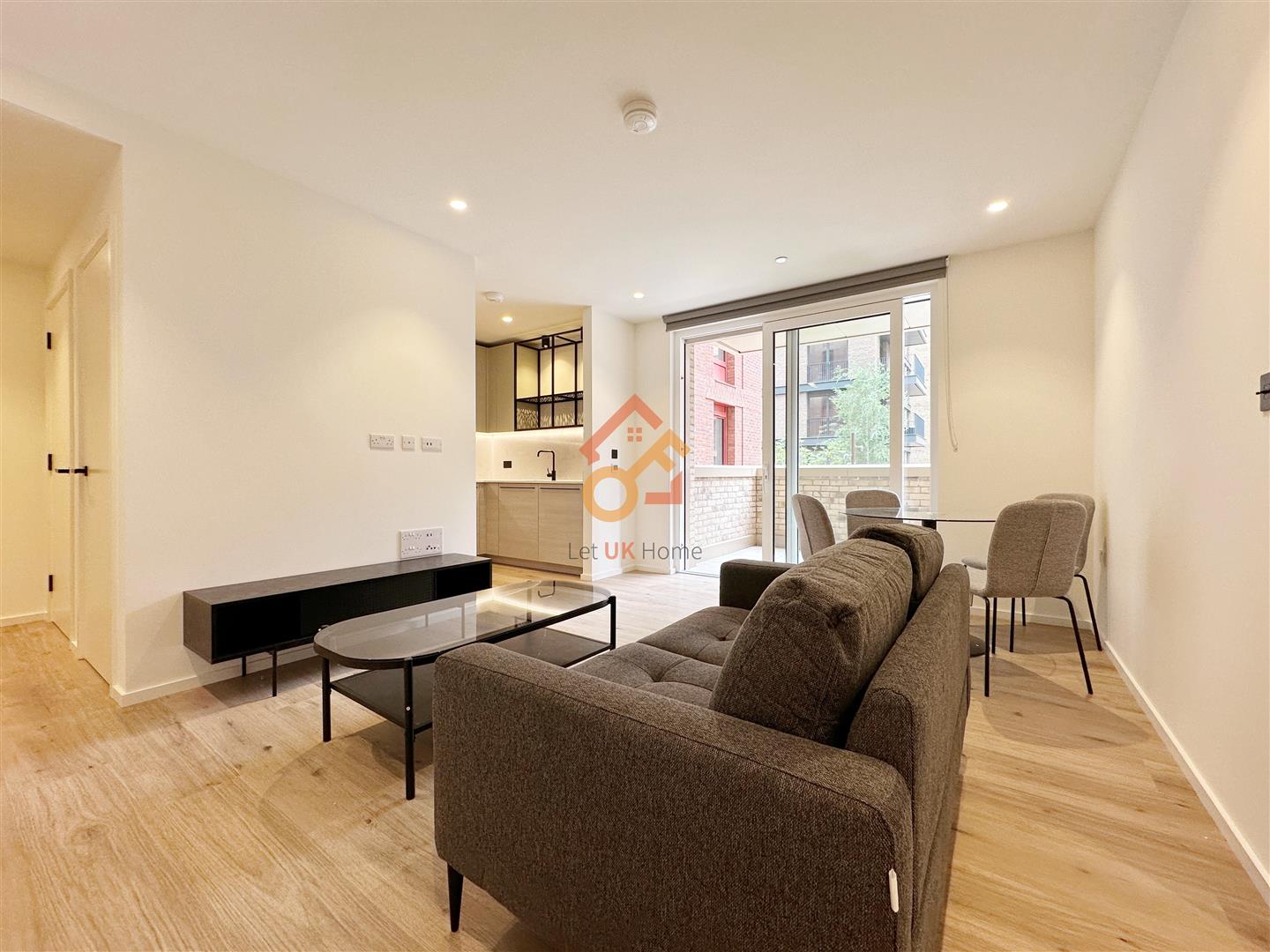 Flat Hemlock Street in Greater London