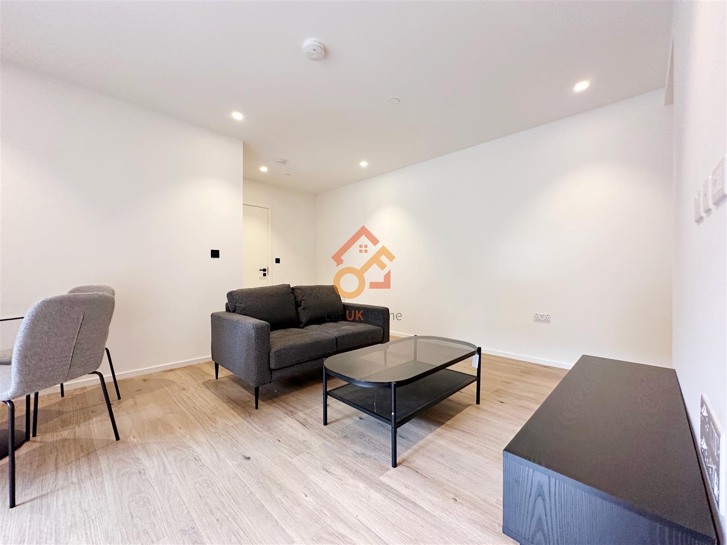 Flat Hemlock Street in Greater London