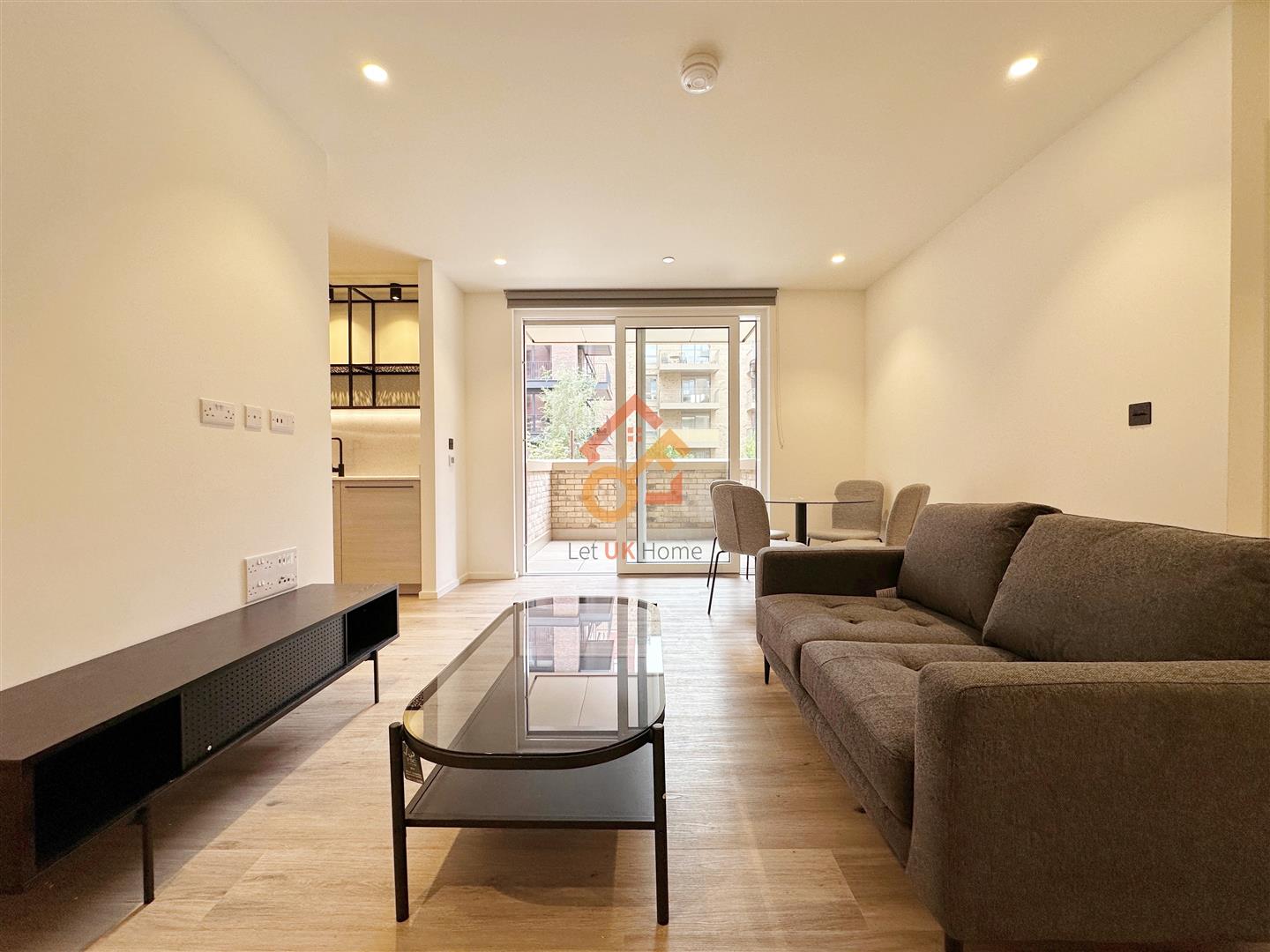 Flat Hemlock Street in Greater London