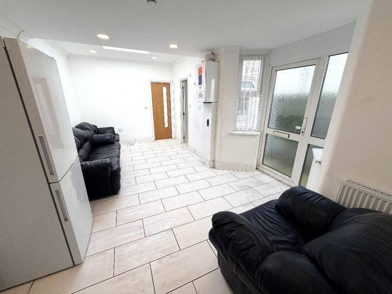 Room Eastern Avenue in Greater London