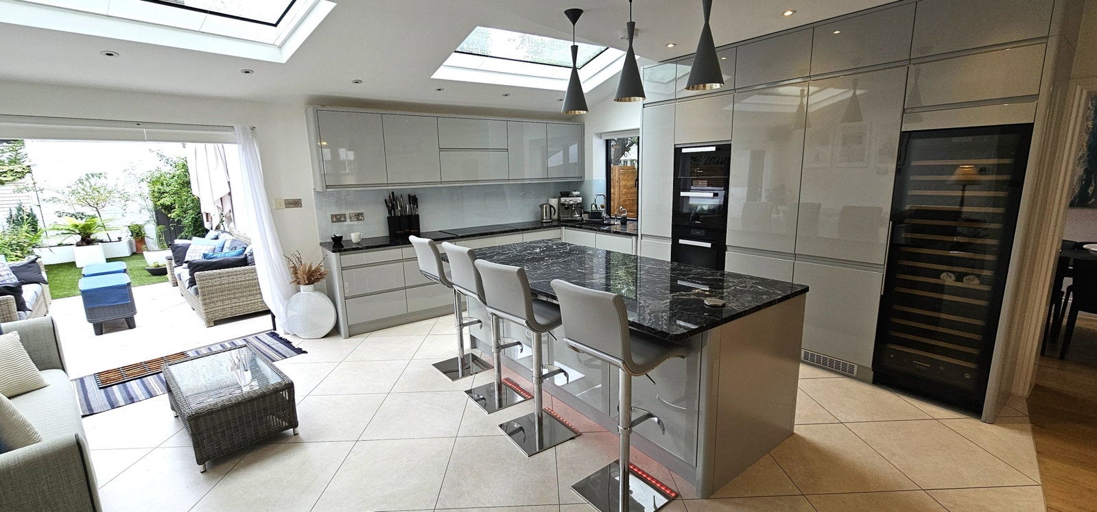House Riverview Grove in Greater London