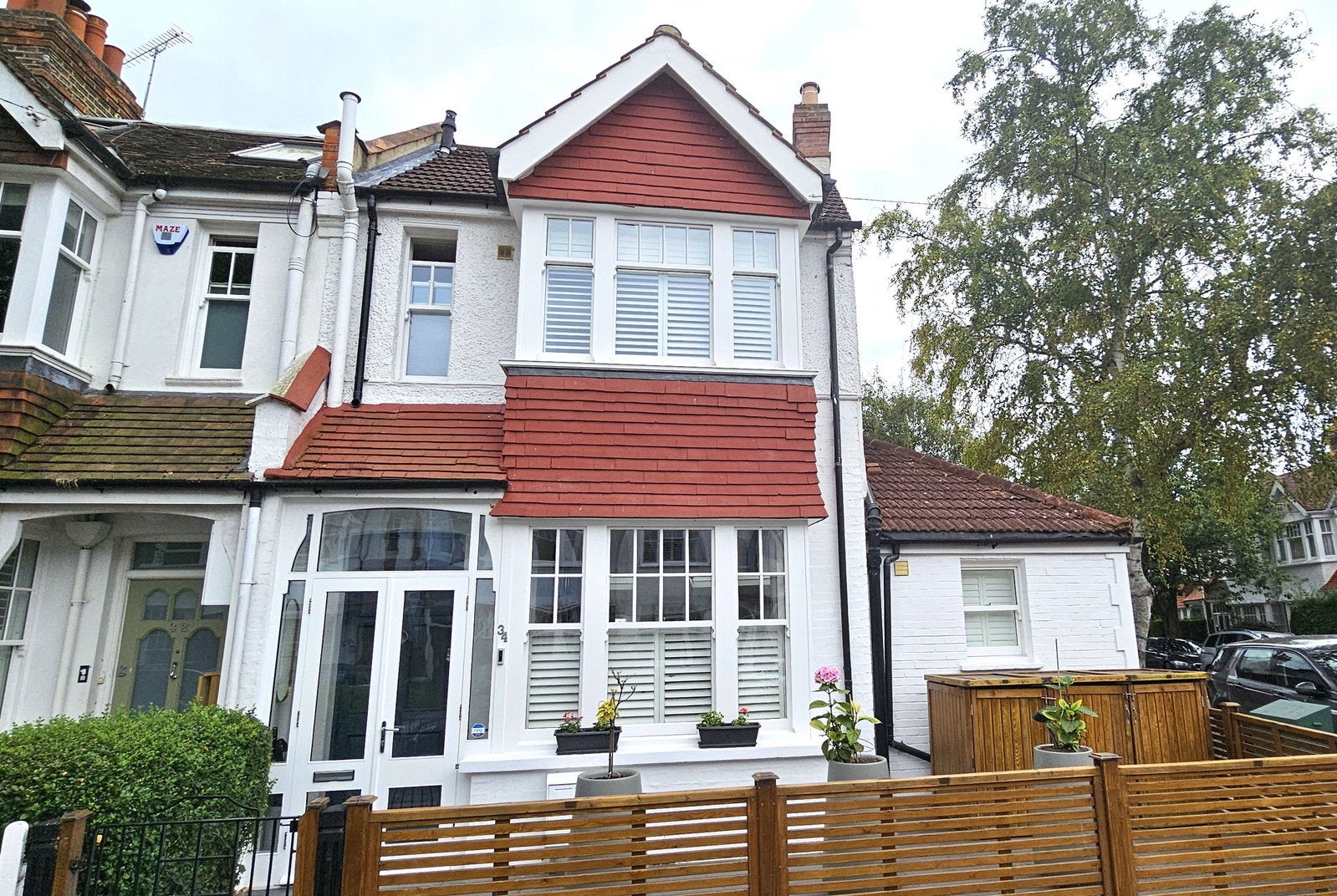 House Riverview Grove in Greater London