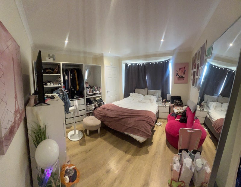 Room Amblecote Road in Greater London