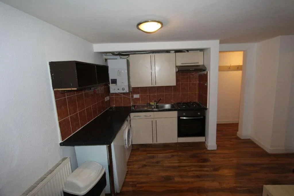 Flat Canning Crescent in Greater London
