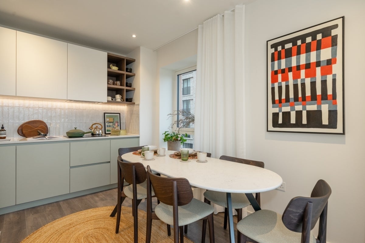Flat Ribbon Lane in Greater London