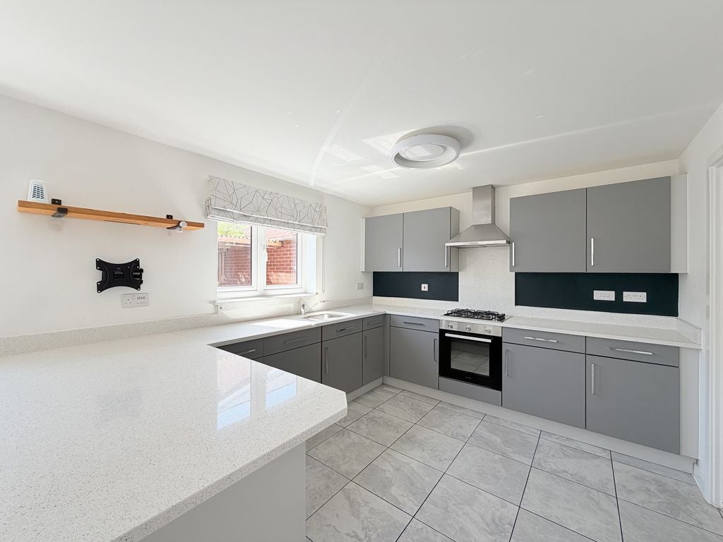 House Lewis Close in Llantilio Pertholey