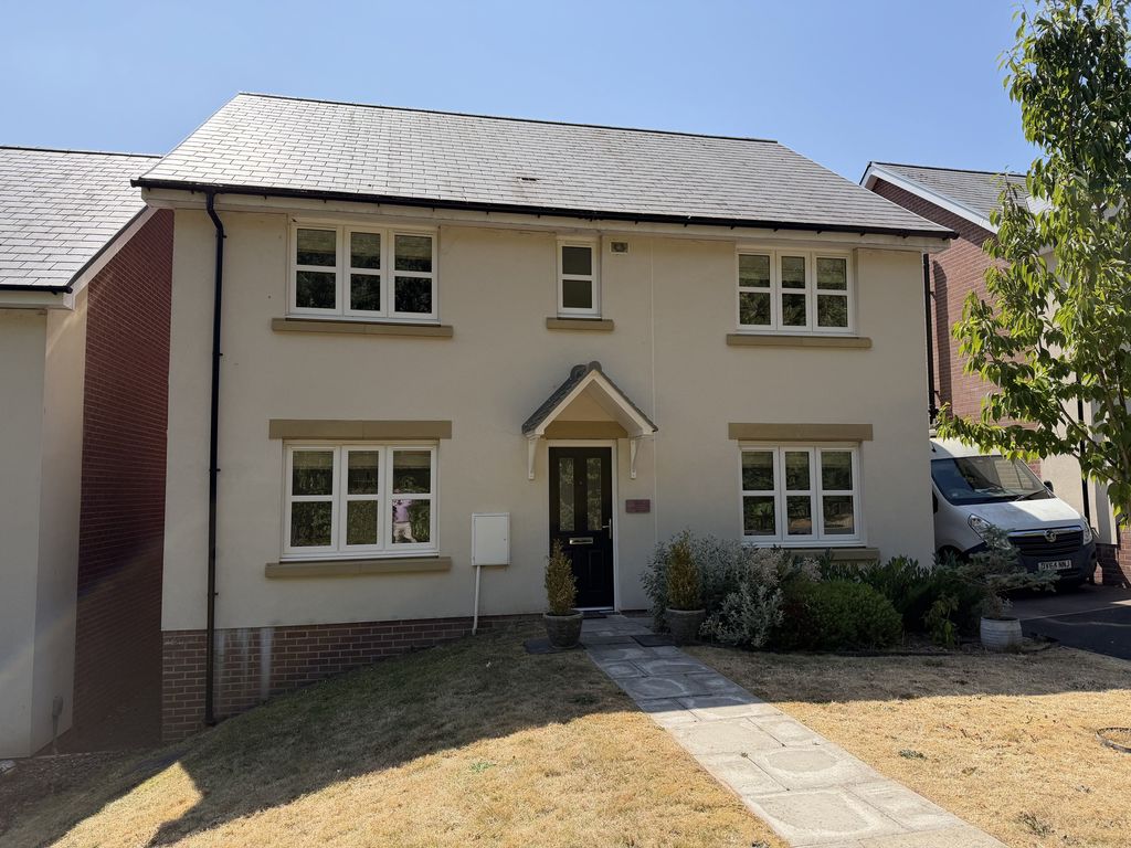 House Lewis Close in Llantilio Pertholey