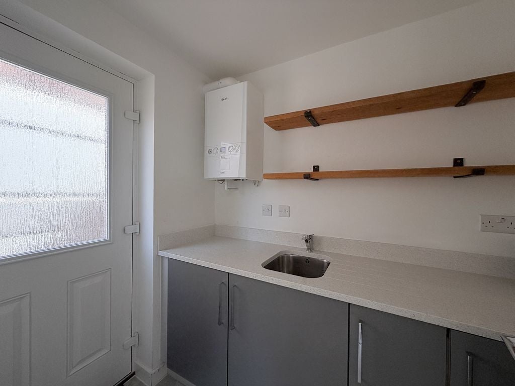 House Lewis Close in Llantilio Pertholey