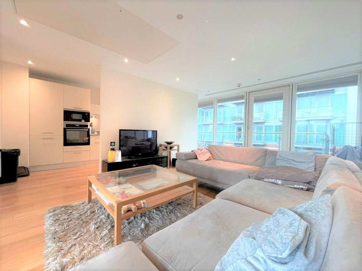 Flat Albert Embankment in Greater London