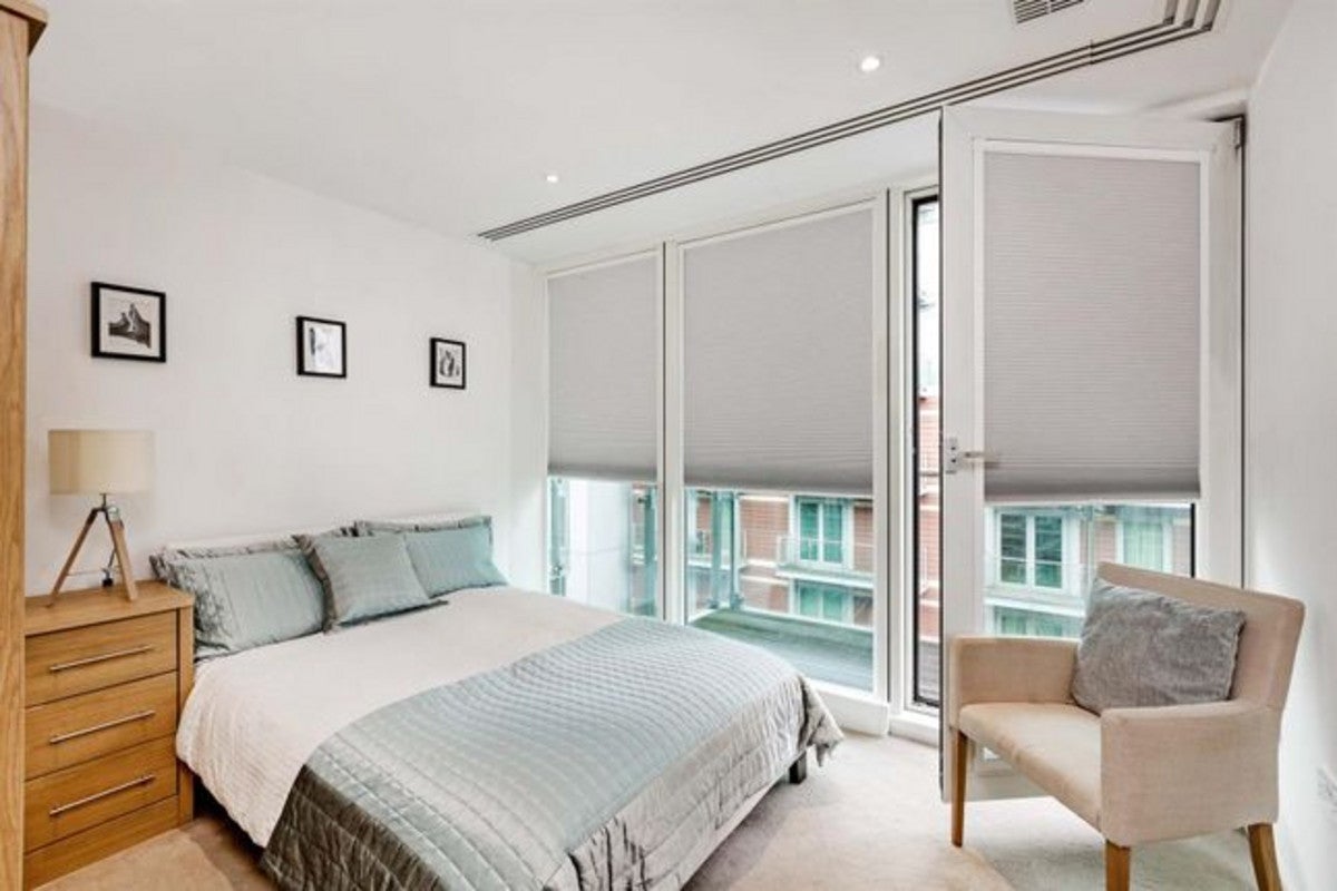 Flat Albert Embankment in Greater London