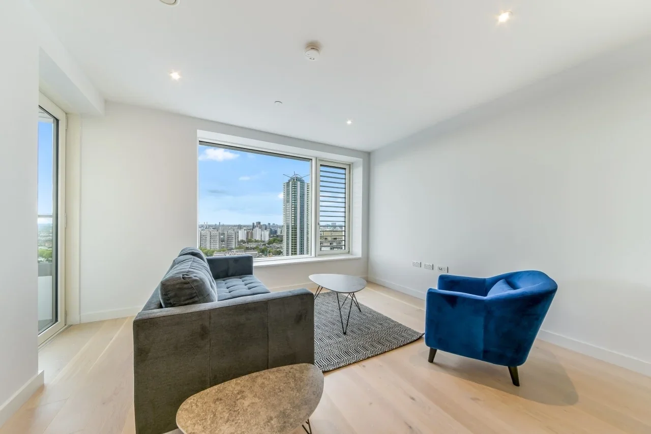 Flat Deacon Street in Greater London