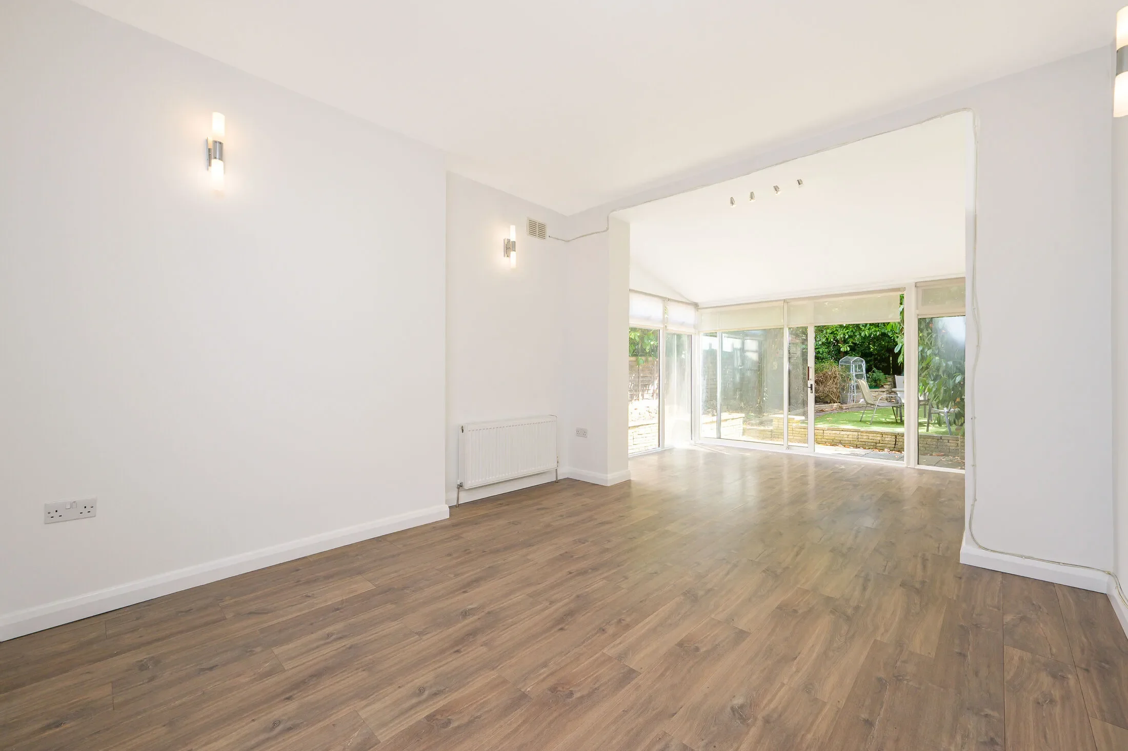 Flat Cavendish Avenue in Greater London