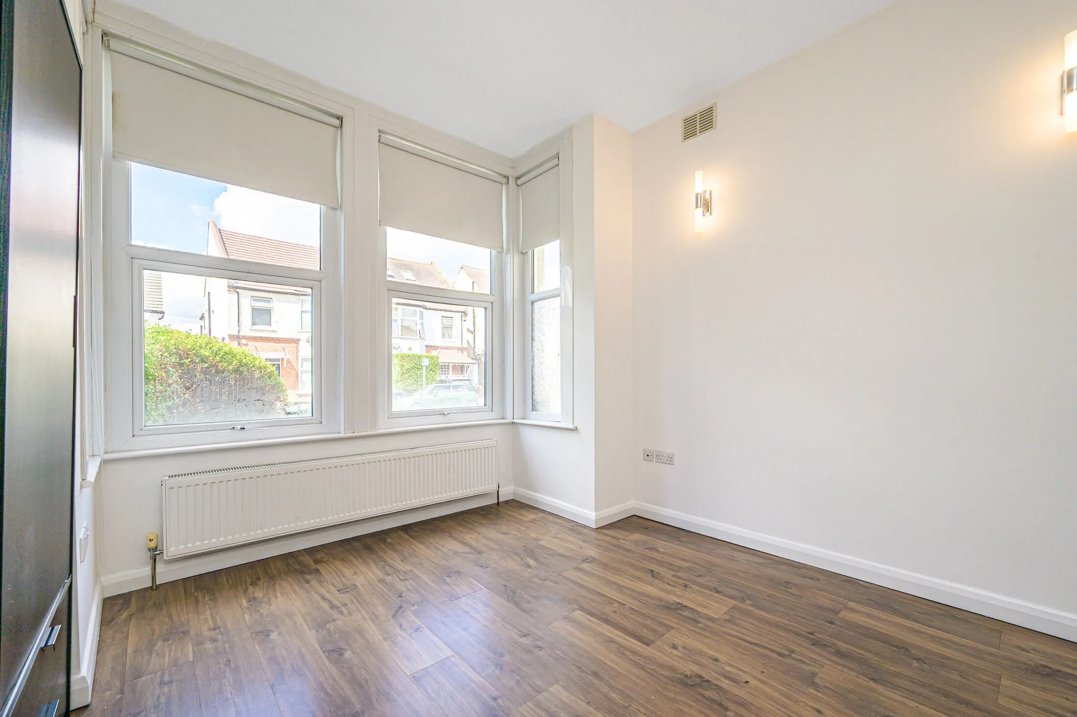 Flat Cavendish Avenue in Greater London