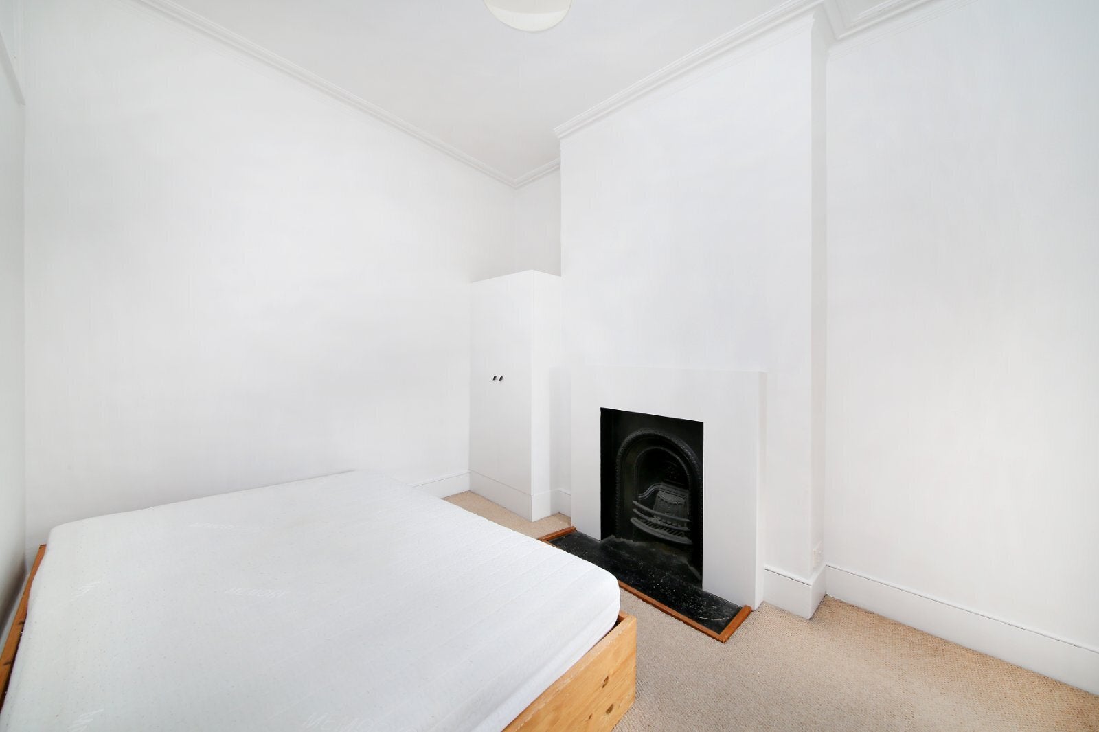 Flat Tregothnan Road in Greater London