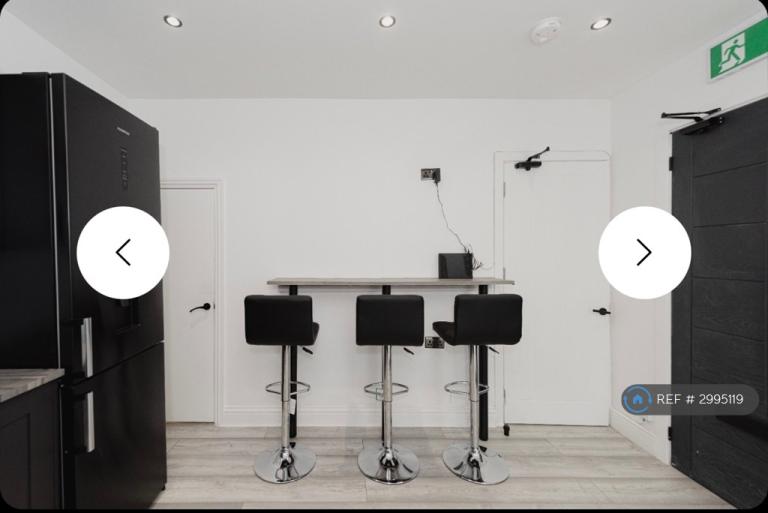 Room Horley Road in Reigate and Banstead