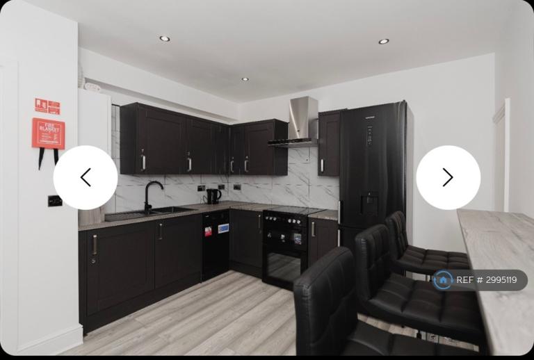 Room Horley Road in Reigate and Banstead