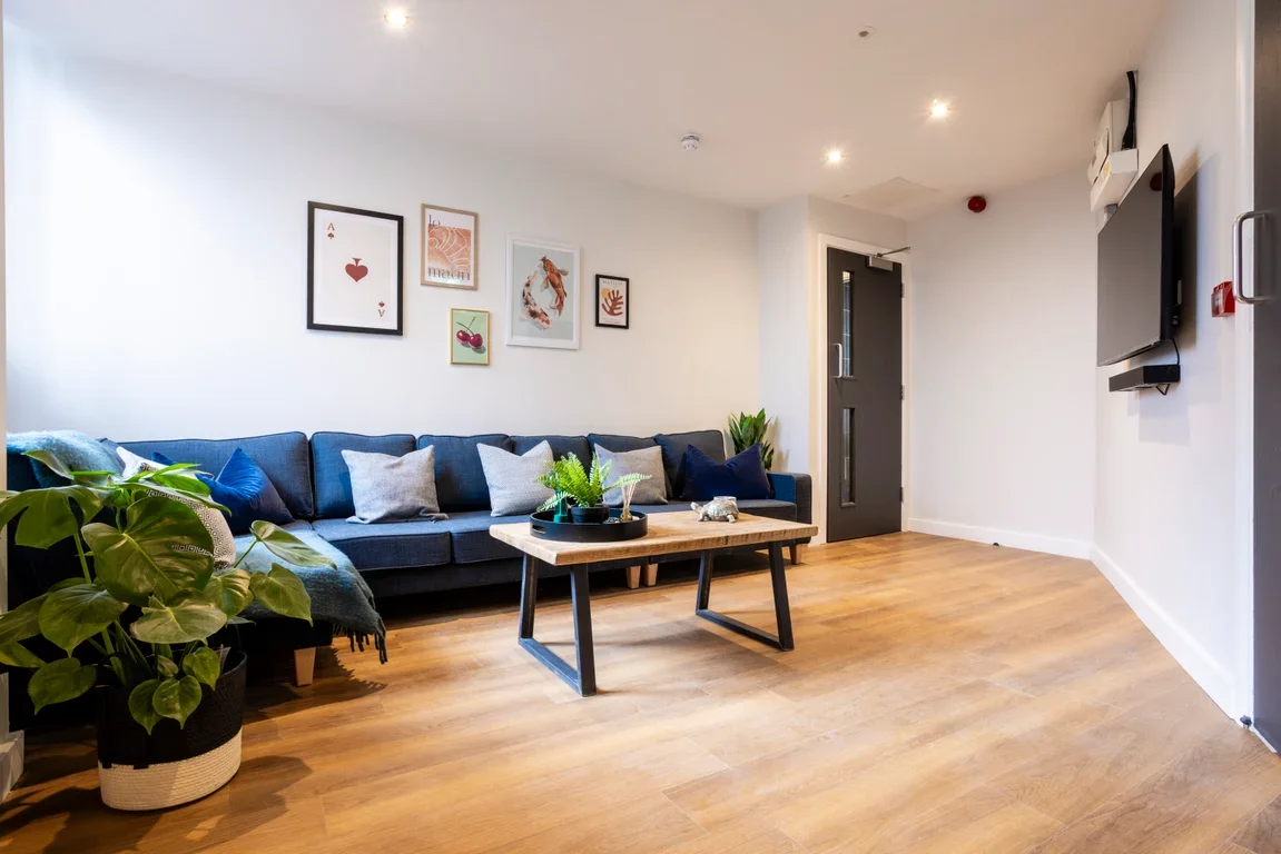 Flat Grosvenor Road in Greater London