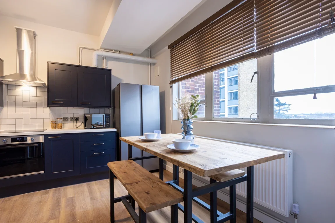 Flat Grosvenor Road in Greater London