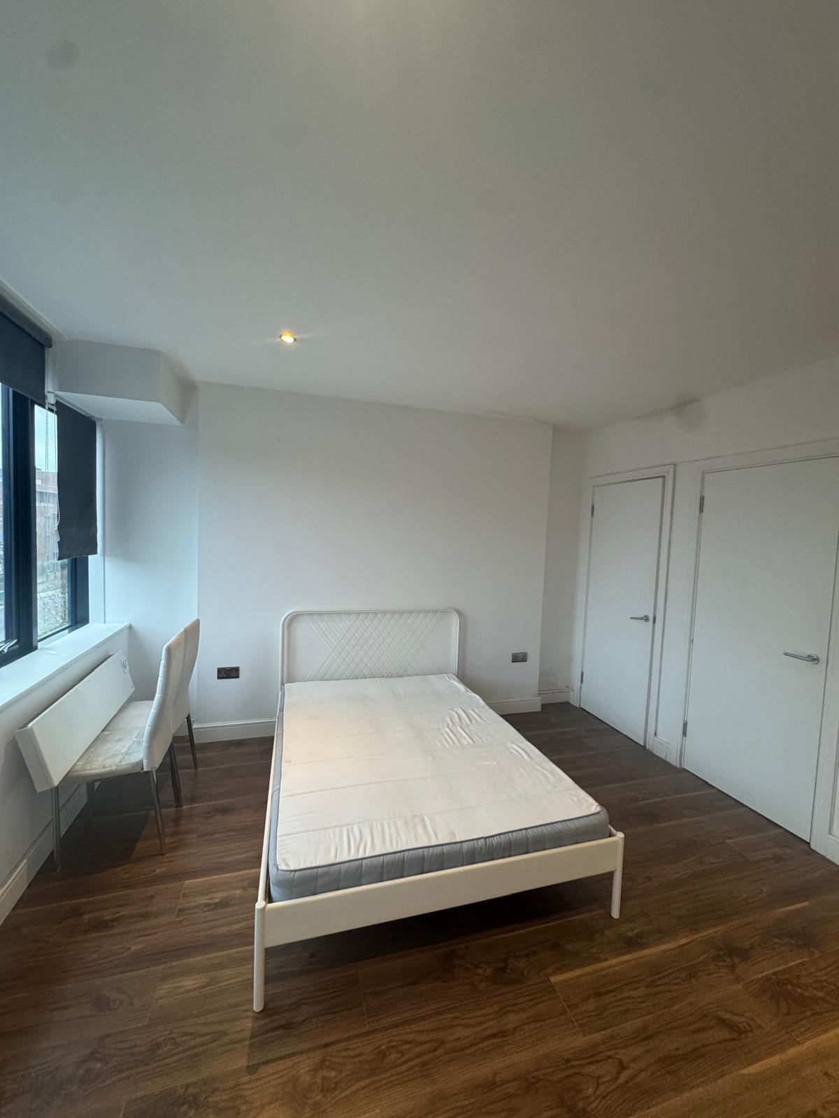 Flat Elmgrove Road in Greater London
