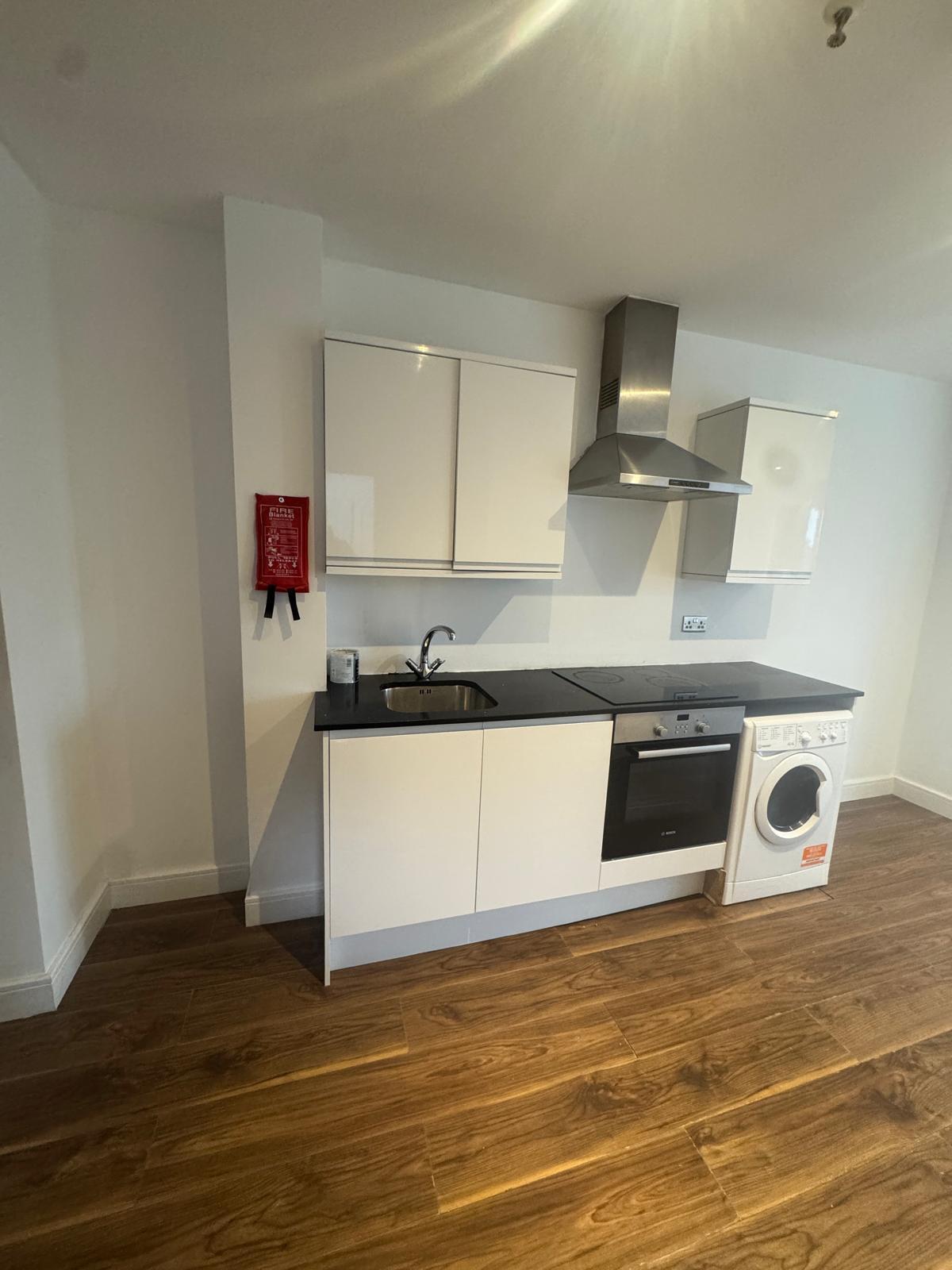 Flat Elmgrove Road in Greater London