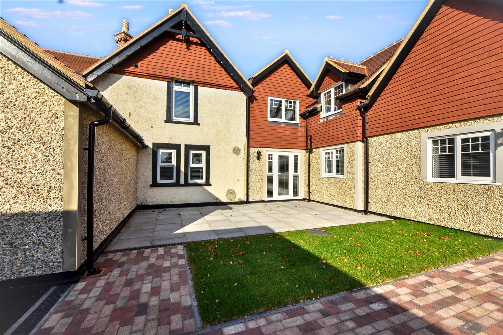 Flat Hankham Hall Road in Wealden