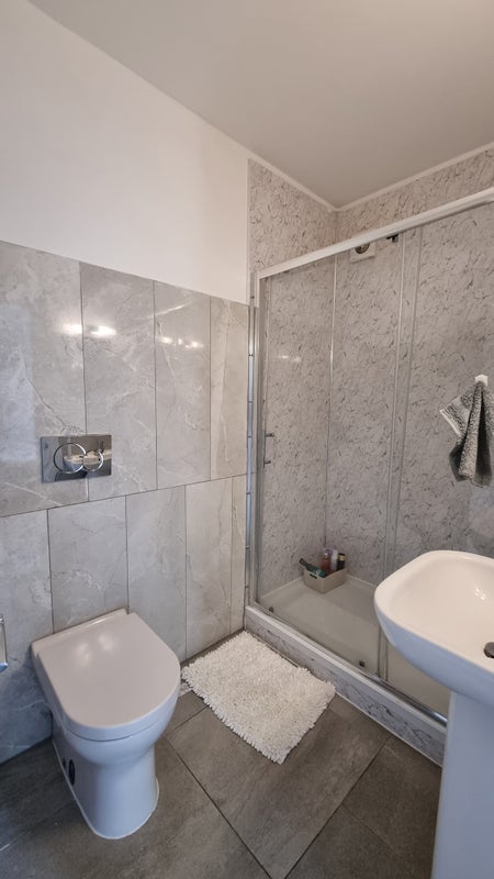 Room Dispensary Lane in Greater London