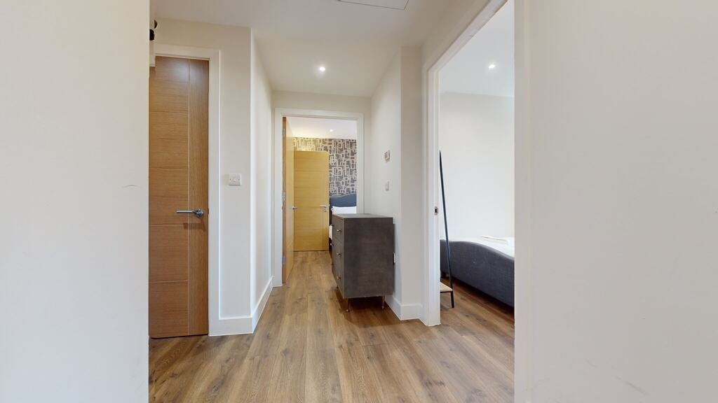 Flat Fairclough Street in Greater London