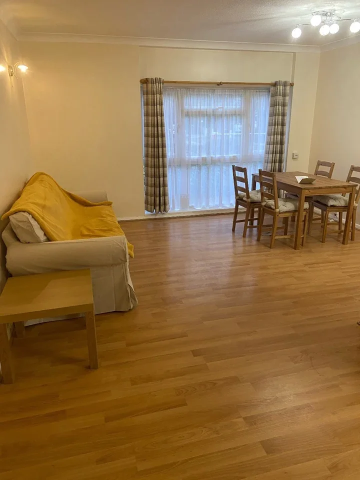 Flat Lodge Close in Greater London