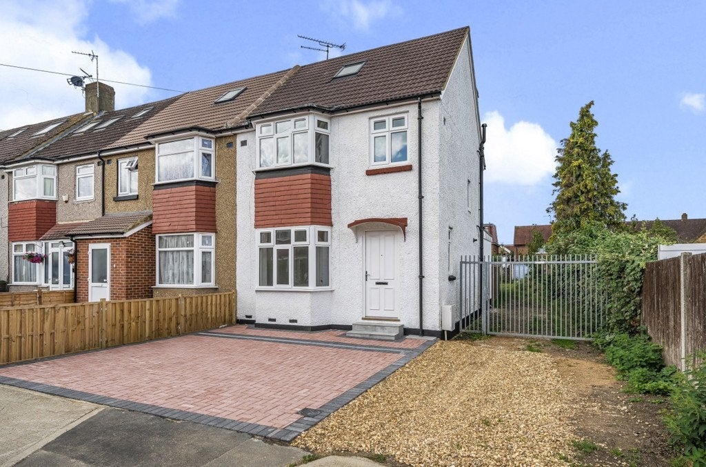 House Floriston Avenue in Greater London