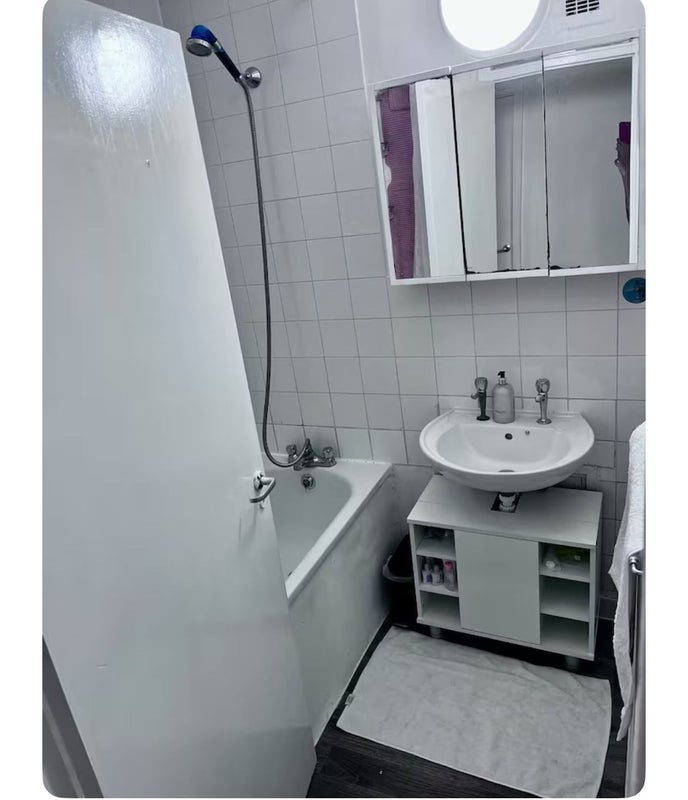 Room Shepherds Bush Green in Greater London