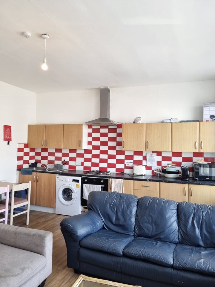Room Garratt Lane in Greater London