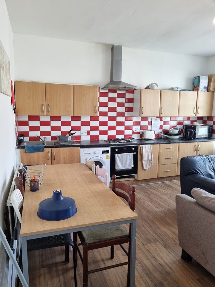 Room Garratt Lane in Greater London