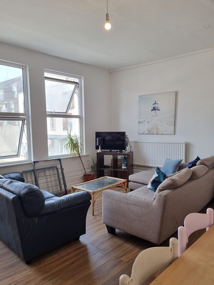 Room Garratt Lane in Greater London