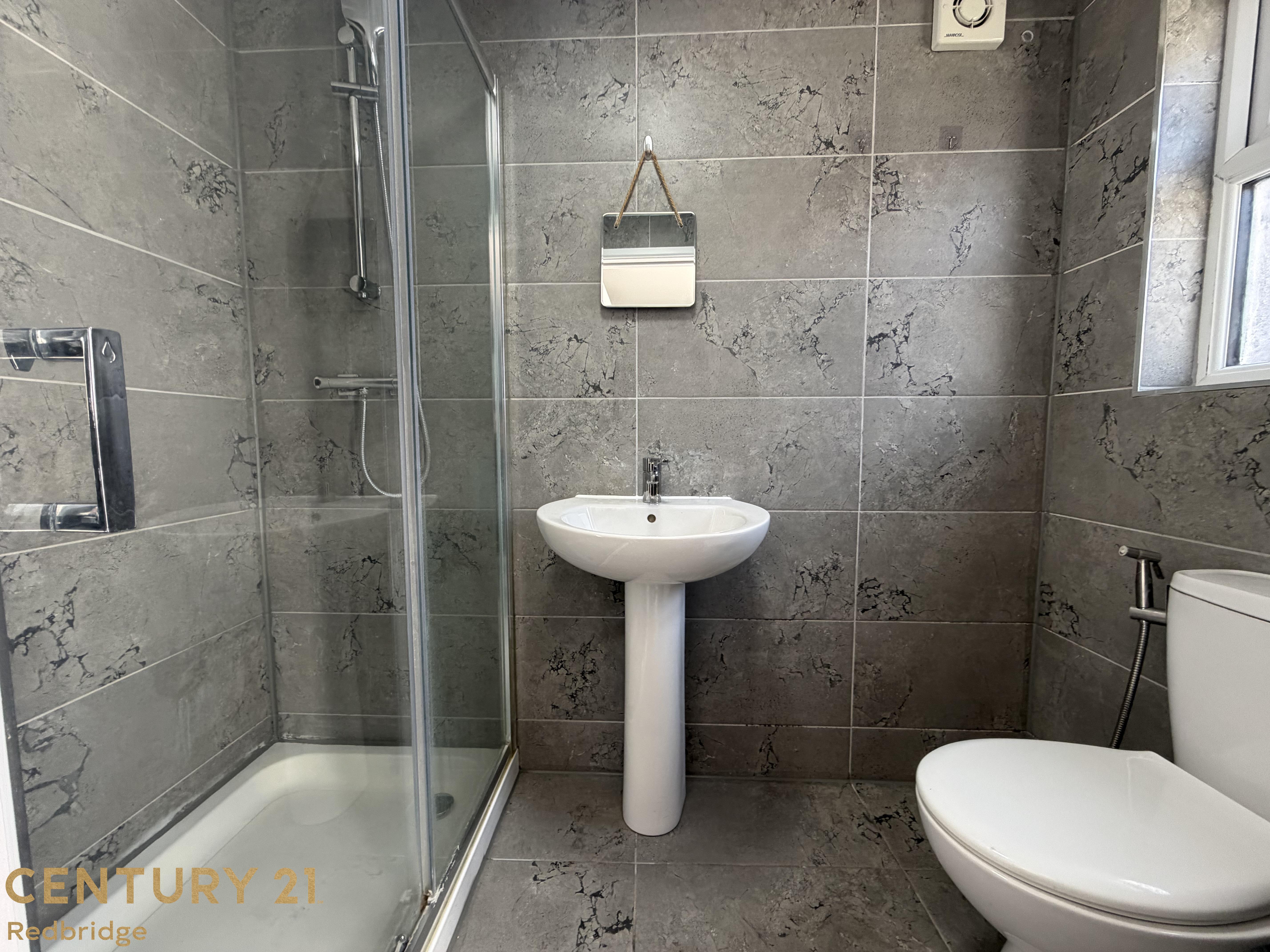 Flat Netley Road in Greater London