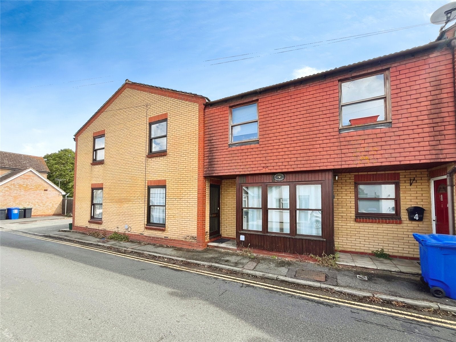 Flat Rusham Road in Borough of Runnymede