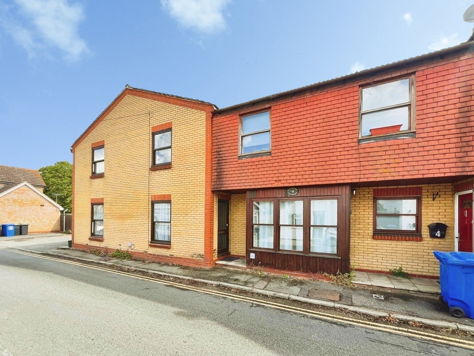 Flat Rusham Road in Borough of Runnymede