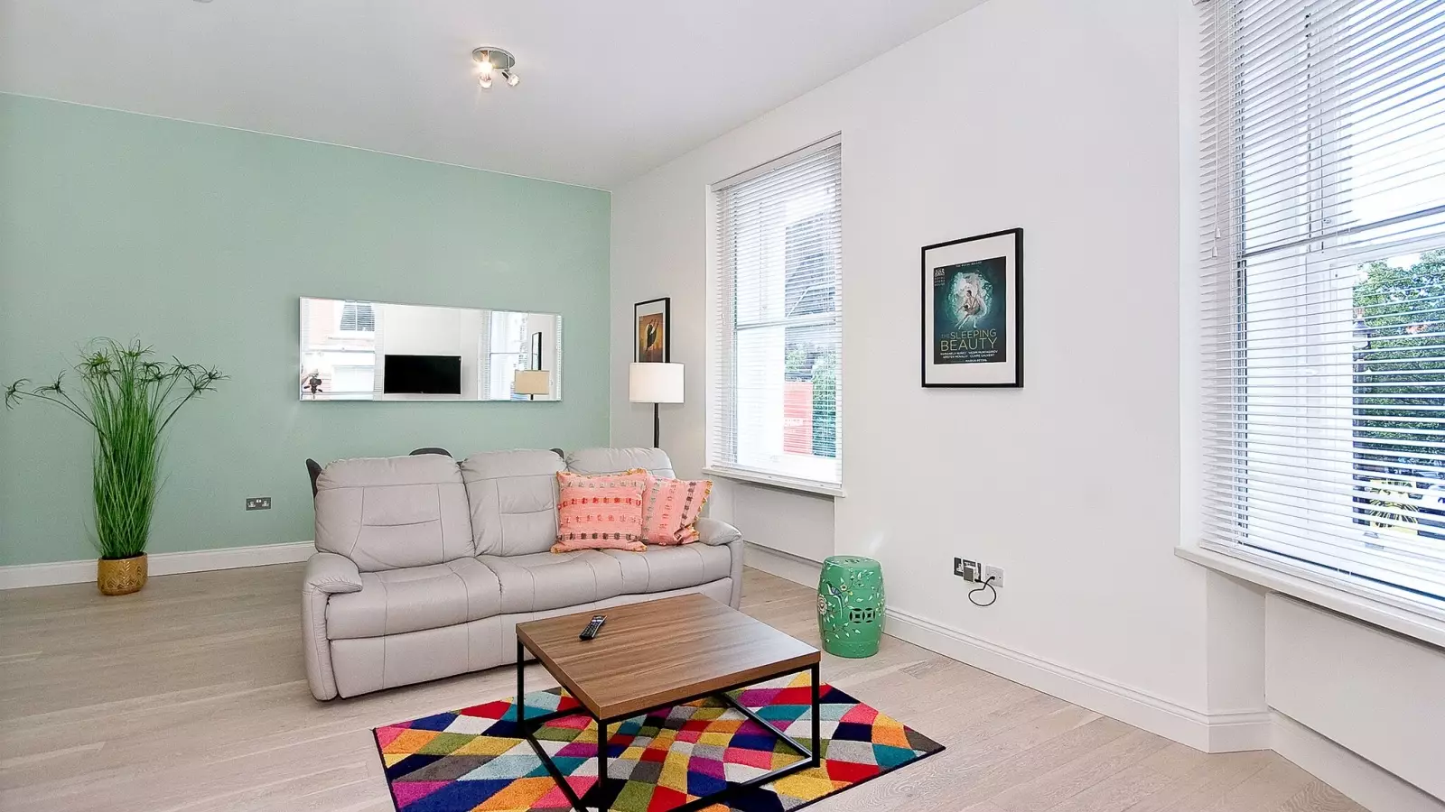 Flat Bow Street in City of Westminster