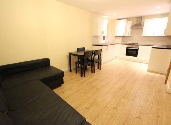 Flat Westfield Lane in London