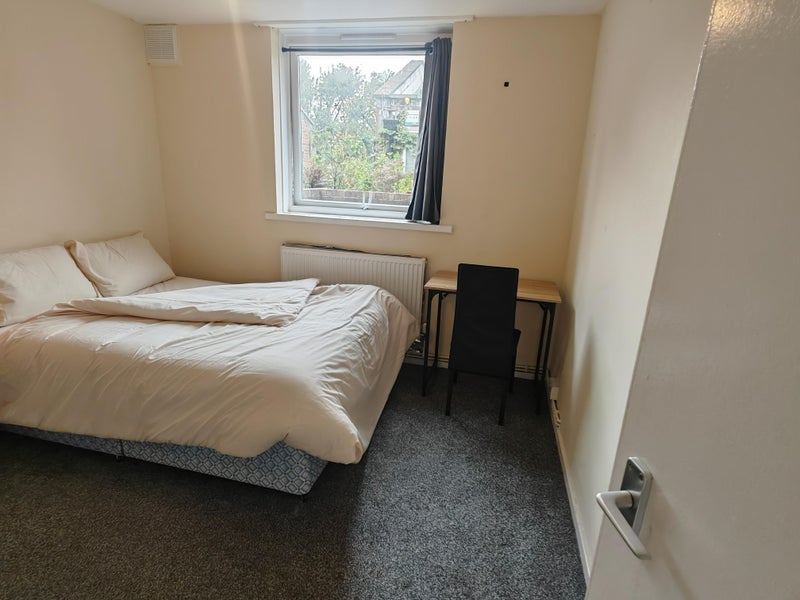 Room Pomeroy Street in Greater London