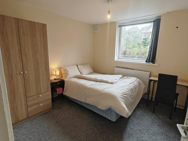 Room Pomeroy Street in Greater London