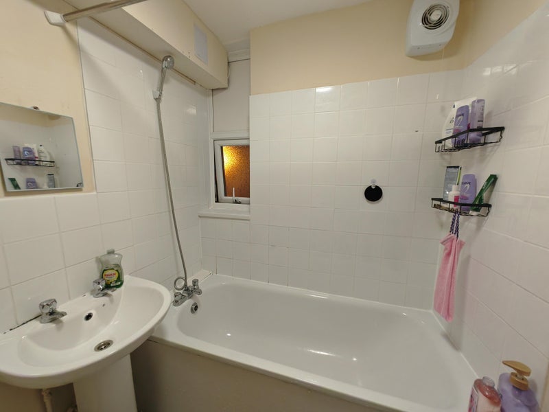 Room Pomeroy Street in Greater London