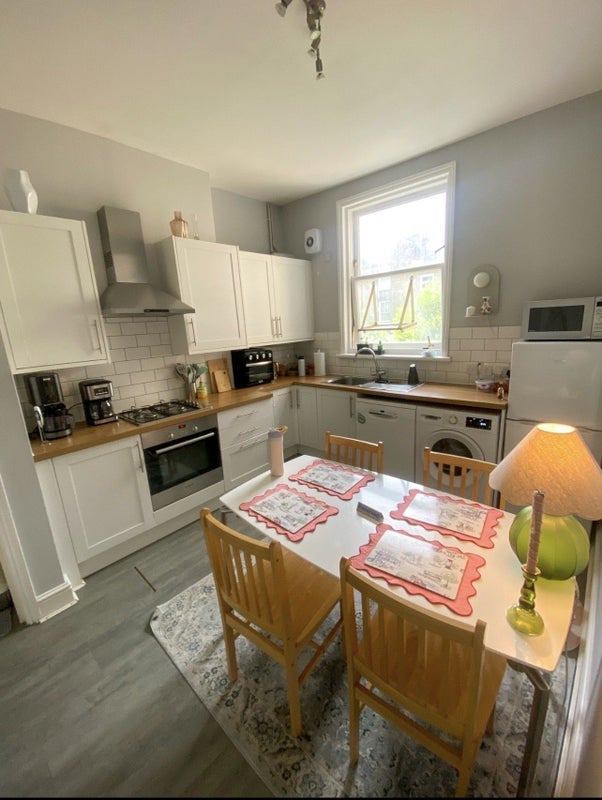 Room Warlock Road in City of Westminster