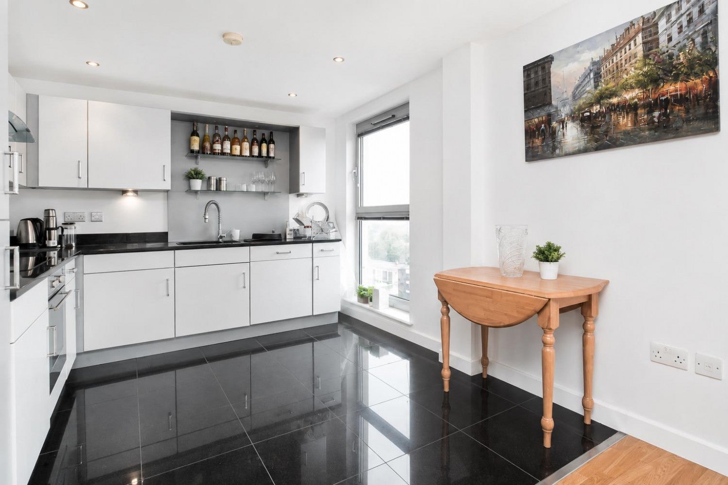 Flat Balmes Road in Greater London