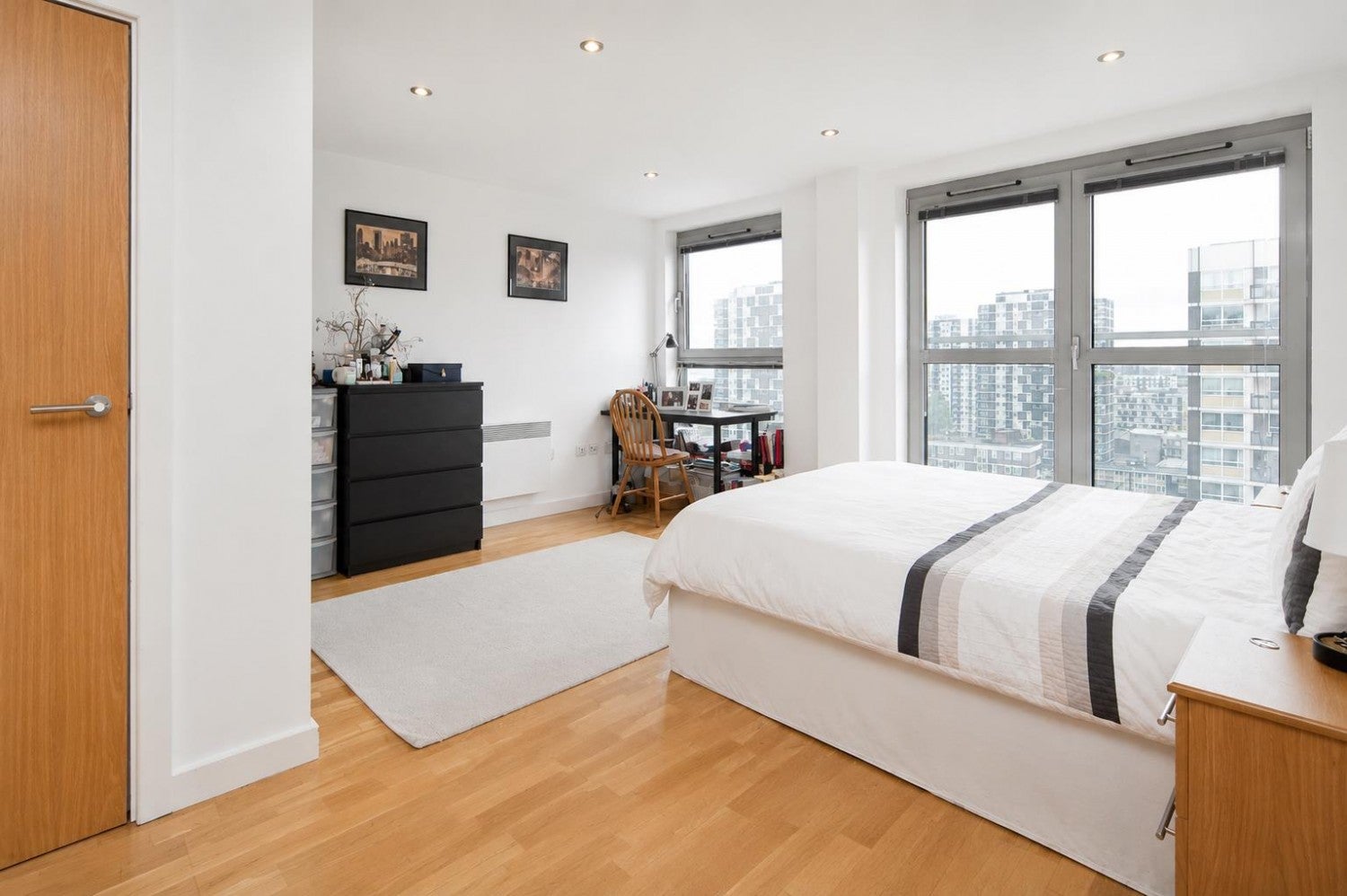 Flat Balmes Road in Greater London
