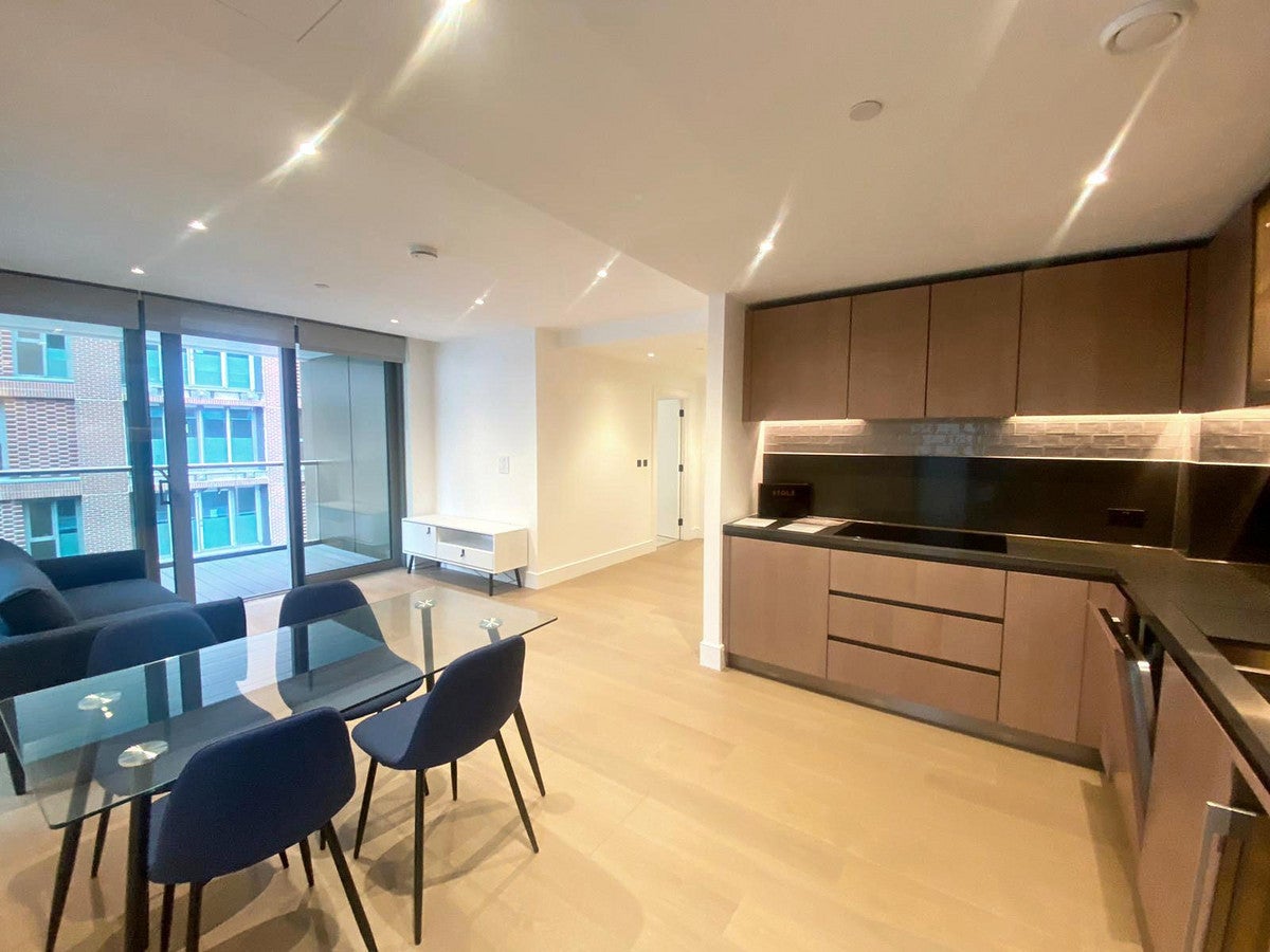 Flat Prince of Wales Drive in Greater London