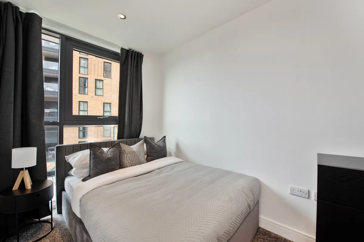 Flat Curtis Lane in Greater London
