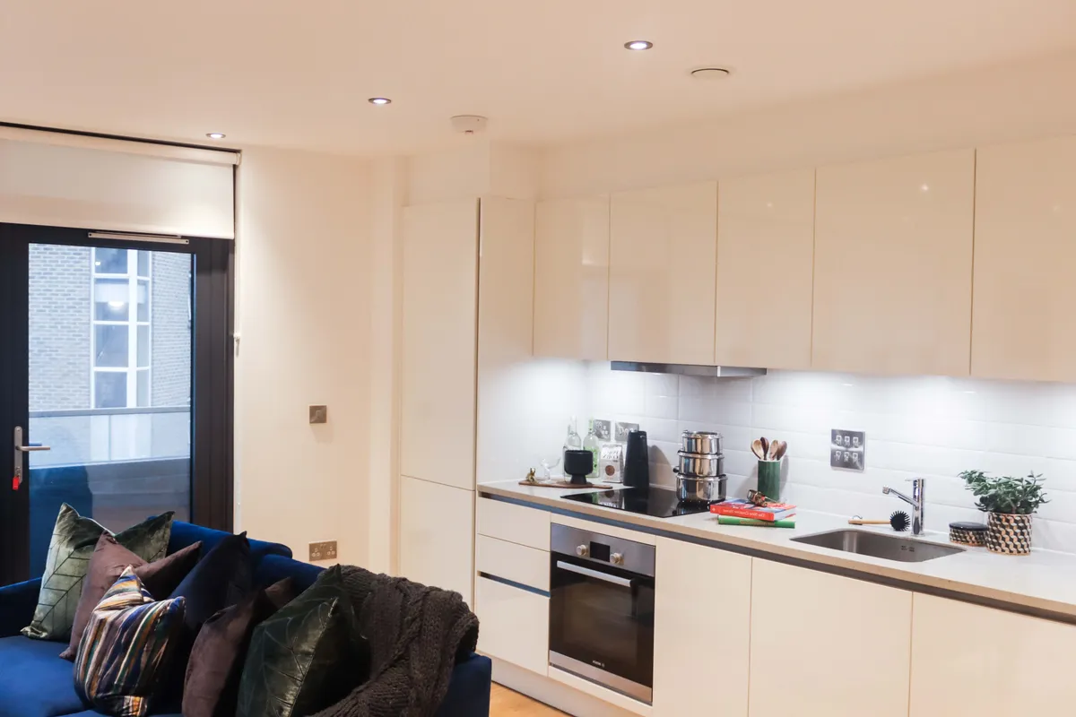 Flat Curtis Lane in Greater London