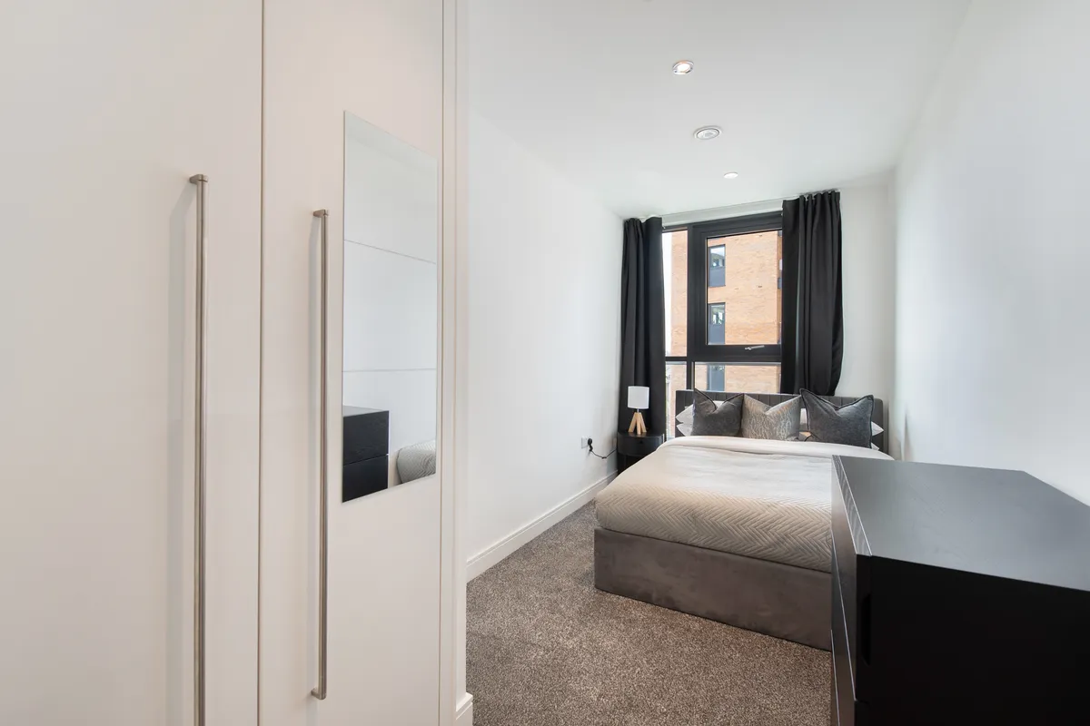 Flat Curtis Lane in Greater London