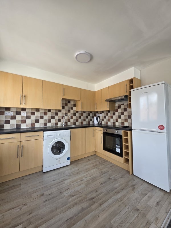 Flat Helen Place in Cardiff