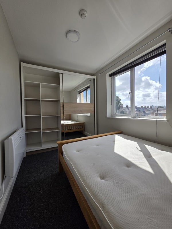 Flat Helen Place in Cardiff
